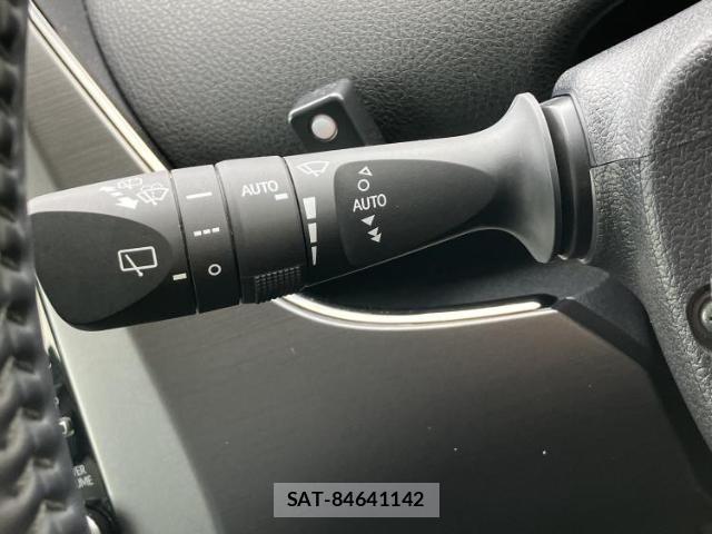 Toyota PRIUS 2021-08 8853966-15