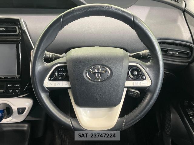 Toyota PRIUS 2017-03 8854519-10