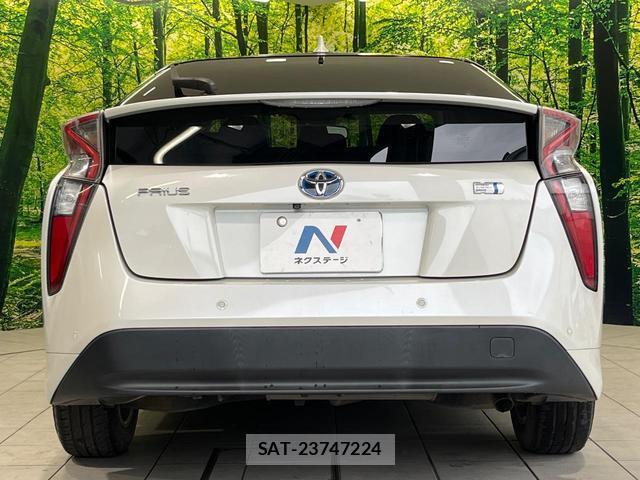 Toyota PRIUS 2017-03 8854519-14