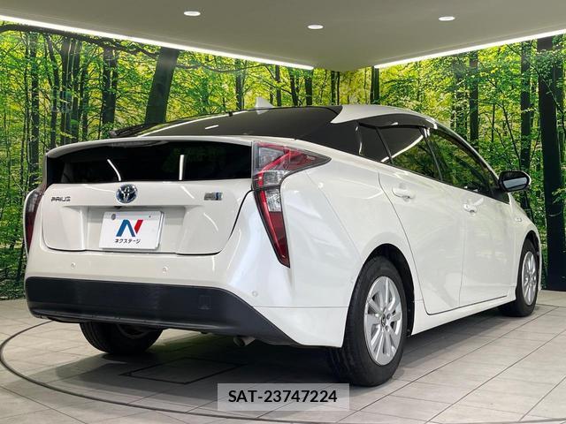 Toyota PRIUS 2017-03 8854519-16