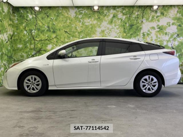 Toyota PRIUS 2018-03 8854598-1