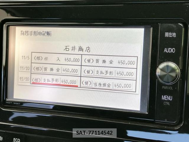 Toyota PRIUS 2018-03 8854598-10