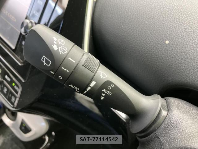 Toyota PRIUS 2018-03 8854598-16