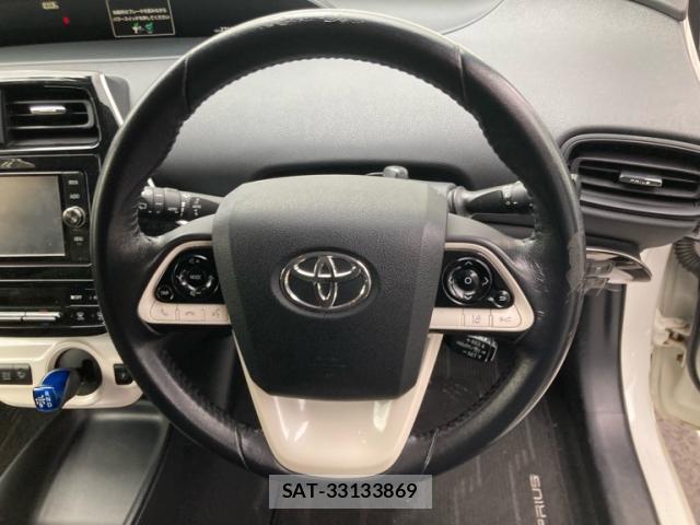 Toyota PRIUS 2017-09 8854743-15