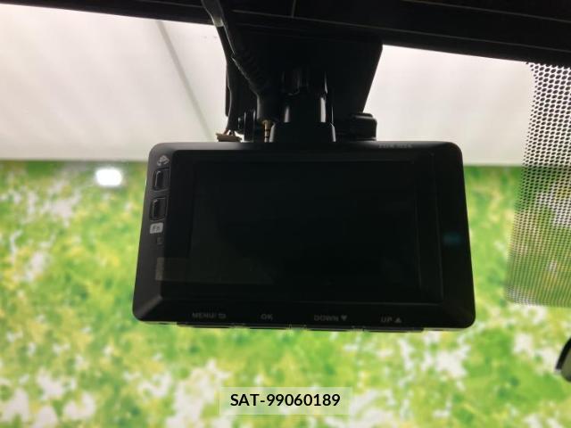 Toyota PRIUS 2023-02 8854775-13
