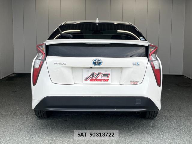 Toyota PRIUS 2016-04 8854796-10