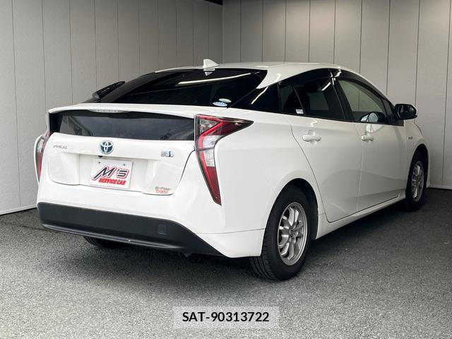 Toyota PRIUS 2016-04 8854796-2