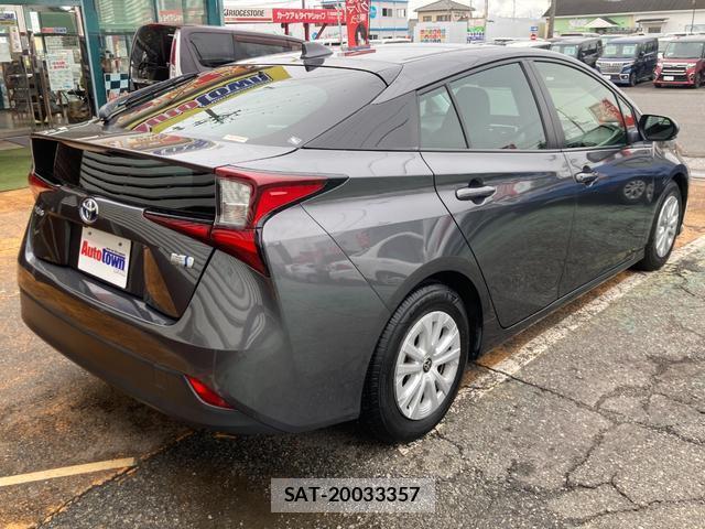 Toyota PRIUS 2021-10 8854981-1