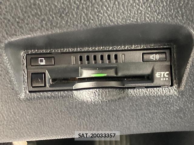 Toyota PRIUS 2021-10 8854981-10