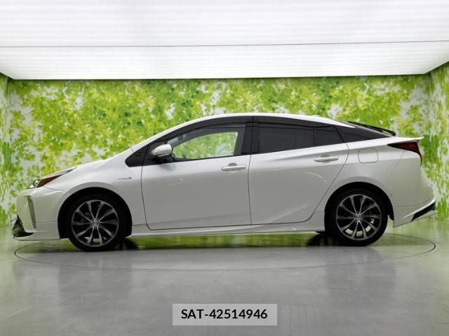 Toyota PRIUS 2019-04 8855158-1