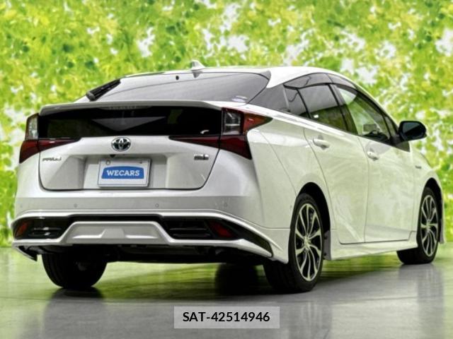 Toyota PRIUS 2019-04 8855158-2