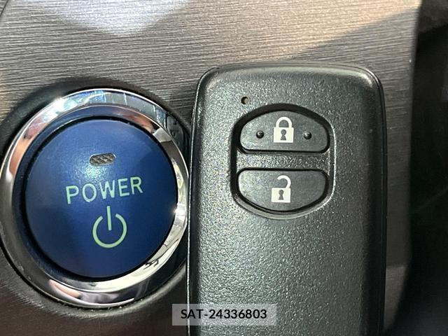 Toyota PRIUS 2012-03 8855189-3