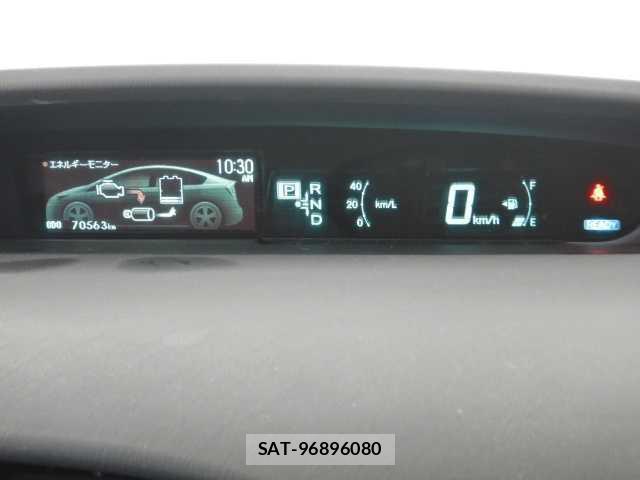 Toyota PRIUS 2012-11 8855237-12