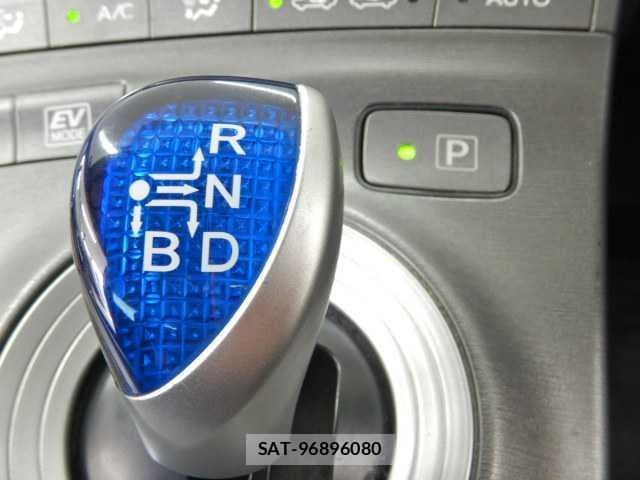 Toyota PRIUS 2012-11 8855237-9