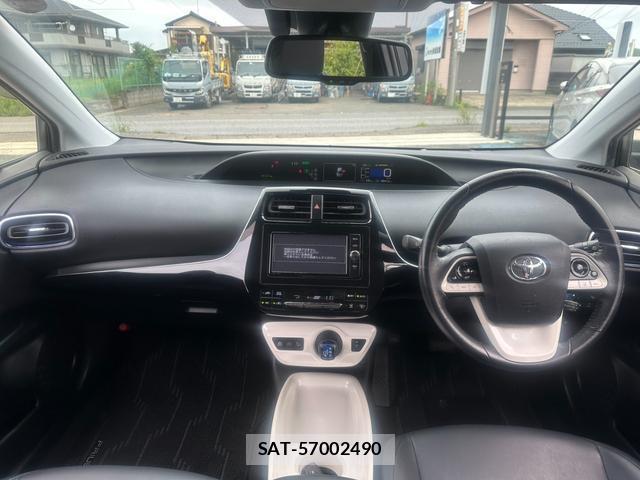 Toyota PRIUS 2017-05 8855517-1