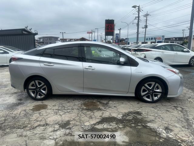 Toyota PRIUS 2017-05 8855517-14