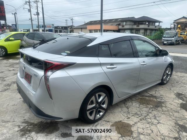 Toyota PRIUS 2017-05 8855517-15