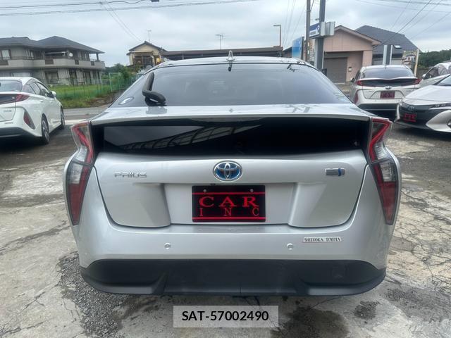 Toyota PRIUS 2017-05 8855517-16