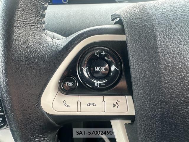 Toyota PRIUS 2017-05 8855517-9