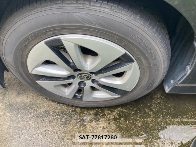 Toyota PRIUS 2017-05 8855690-11