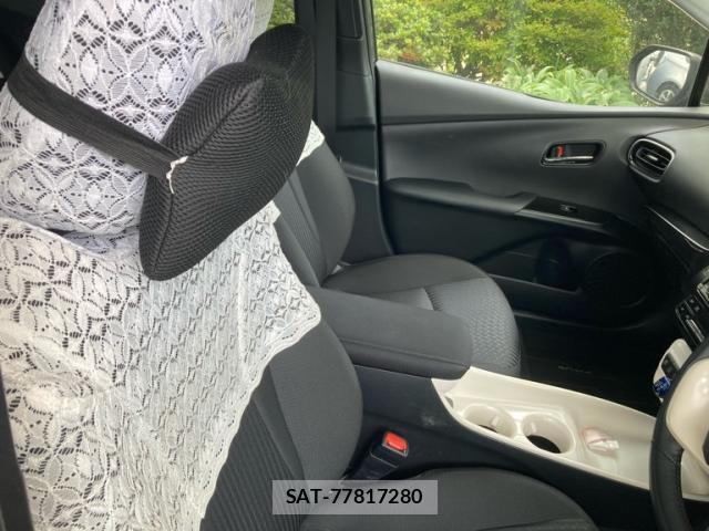 Toyota PRIUS 2017-05 8855690-15