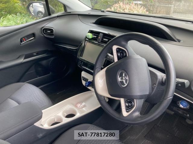 Toyota PRIUS 2017-05 8855690-16