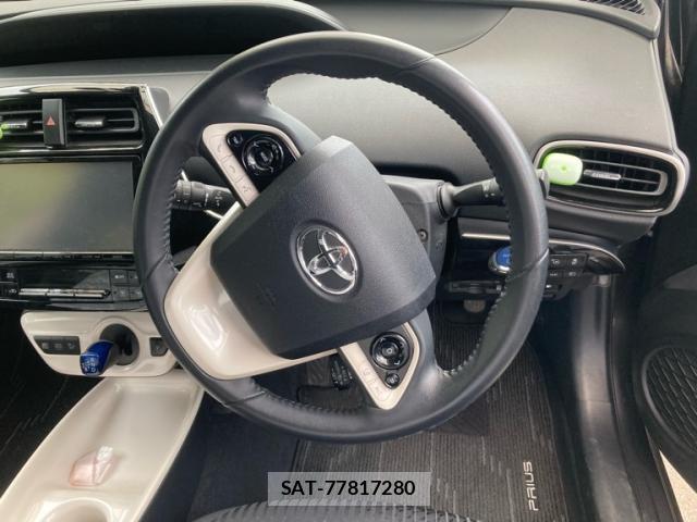 Toyota PRIUS 2017-05 8855690-17