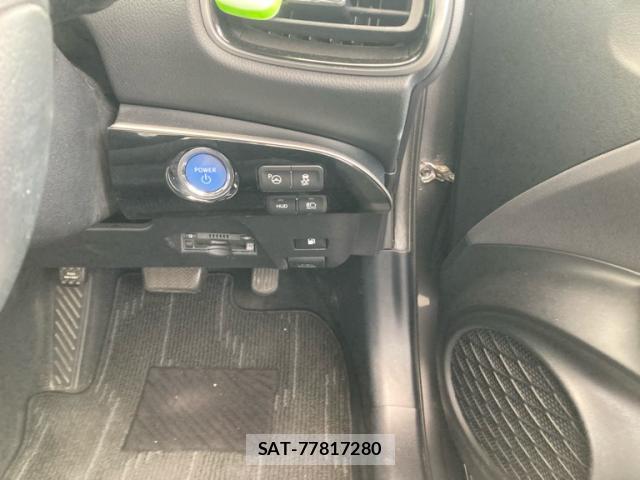 Toyota PRIUS 2017-05 8855690-18