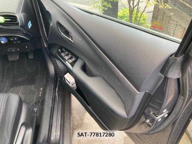Toyota PRIUS 2017-05 8855690-19