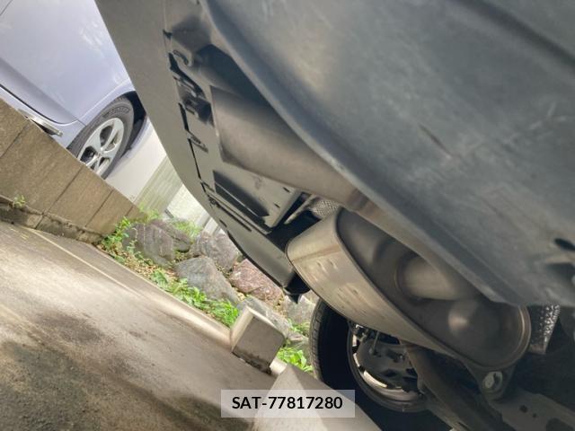 Toyota PRIUS 2017-05 8855690-4