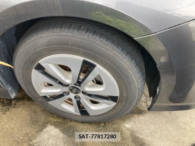 Toyota PRIUS 2017-05 8855690-8