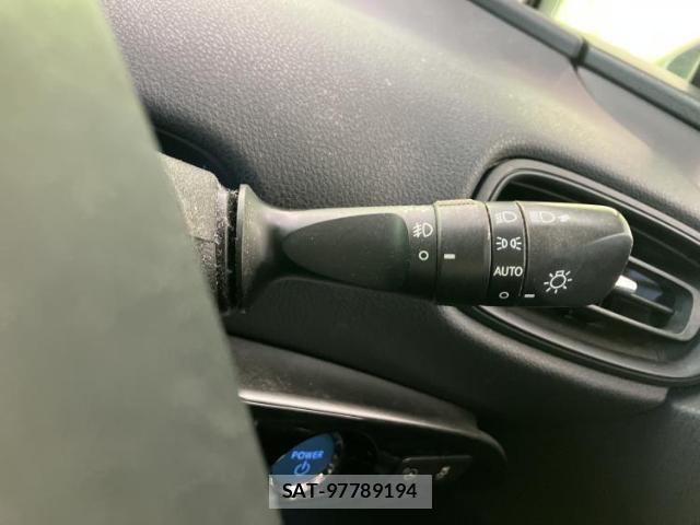Toyota PRIUS 2018-03 8856003-16