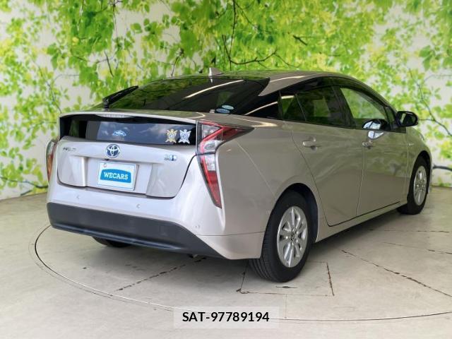 Toyota PRIUS 2018-03 8856003-2