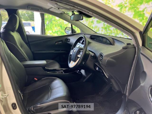 Toyota PRIUS 2018-03 8856003-3