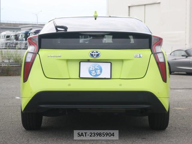 Toyota PRIUS 2016-05 8856016-1
