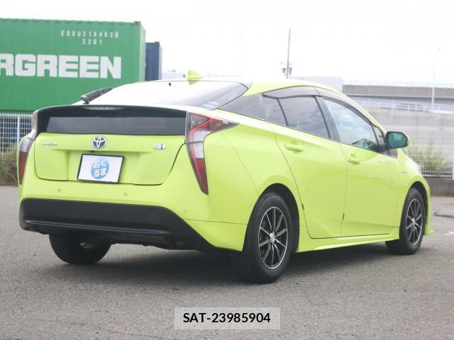 Toyota PRIUS 2016-05 8856016-13