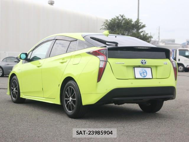 Toyota PRIUS 2016-05 8856016-14