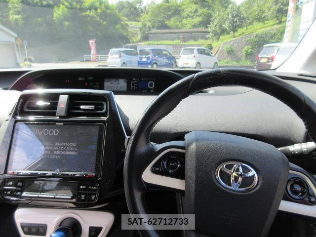 Toyota PRIUS 2016-05 8856089-12