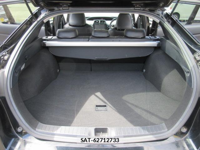 Toyota PRIUS 2016-05 8856089-16