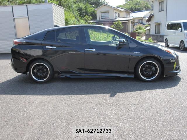 Toyota PRIUS 2016-05 8856089-3