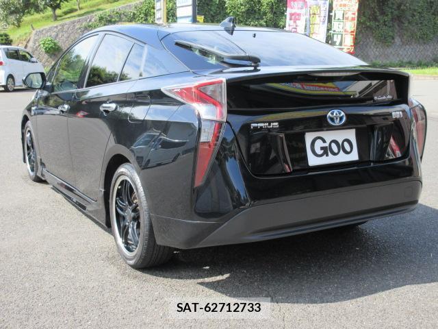 Toyota PRIUS 2016-05 8856089-6