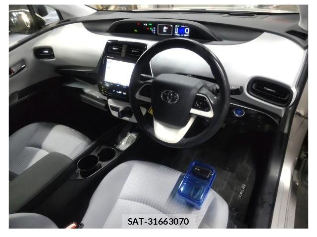 Toyota PRIUS 2017-03 8856113-1