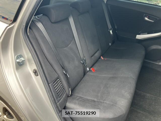 Toyota PRIUS 2015-10 8856138-10