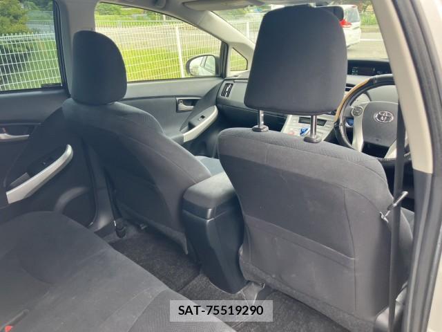 Toyota PRIUS 2015-10 8856138-13
