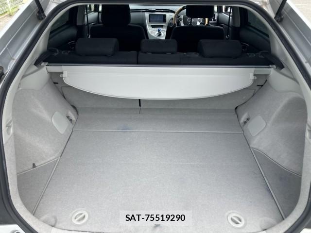 Toyota PRIUS 2015-10 8856138-15