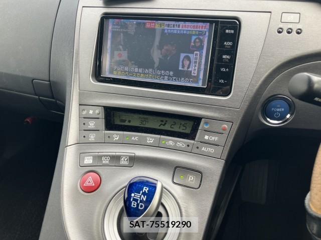 Toyota PRIUS 2015-10 8856138-16