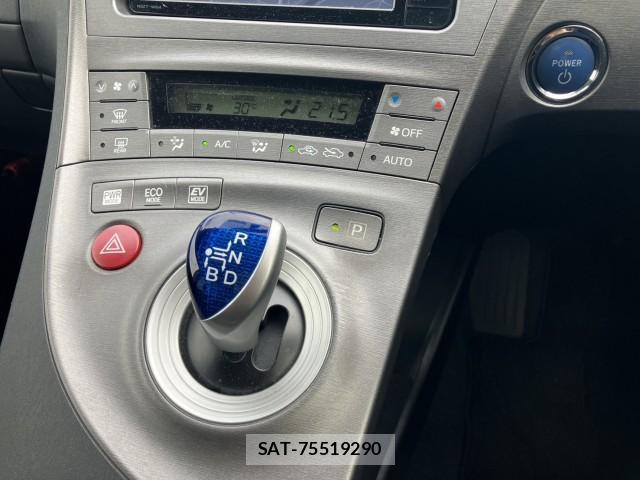Toyota PRIUS 2015-10 8856138-18