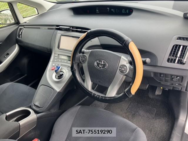 Toyota PRIUS 2015-10 8856138-8