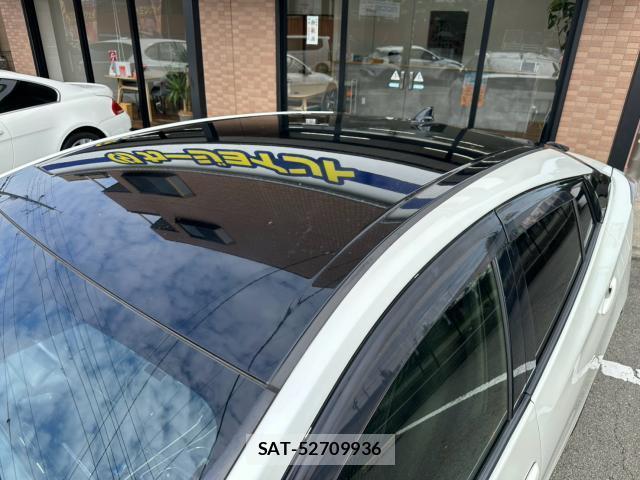 Toyota PRIUS 2018-09 8856175-12