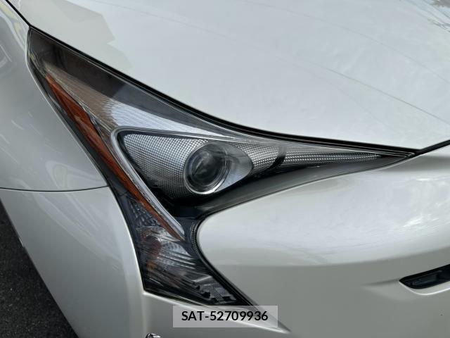 Toyota PRIUS 2018-09 8856175-13
